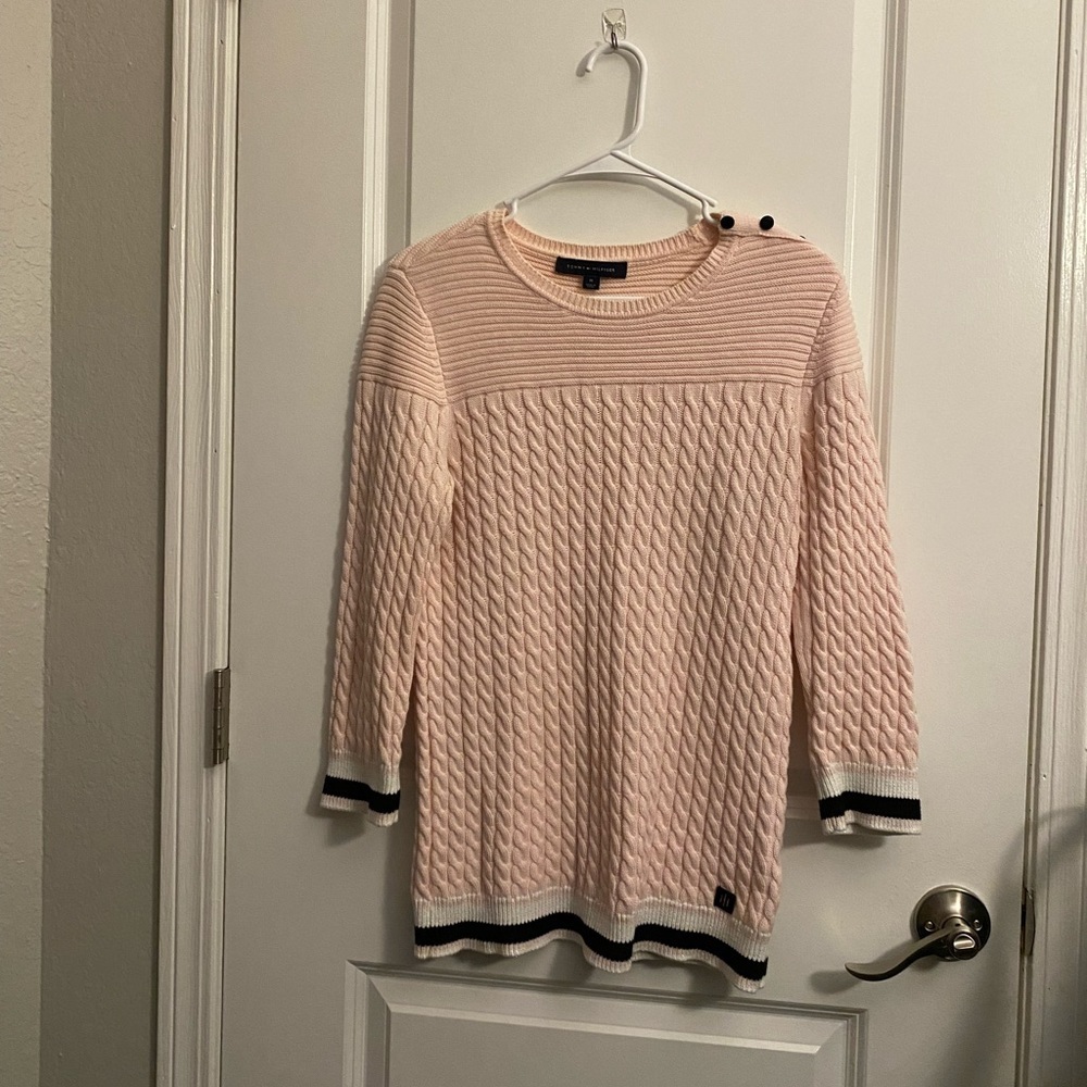 💜 Tommy Hilfiger Women's Crew Neck Pink Sweater Size Medium - Picture 1 of 3